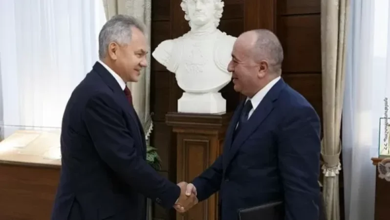 Մոսկվայում հանդիպել են Հայաստանի և Ռուսաստանի  պաշտպանության նախարարները․ ինչ են քննարկել