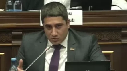 Էդգար Առաքելյանը մանդատից հրաժարվել է Նիկոլ Փաշինյանին հակադրվելու համար