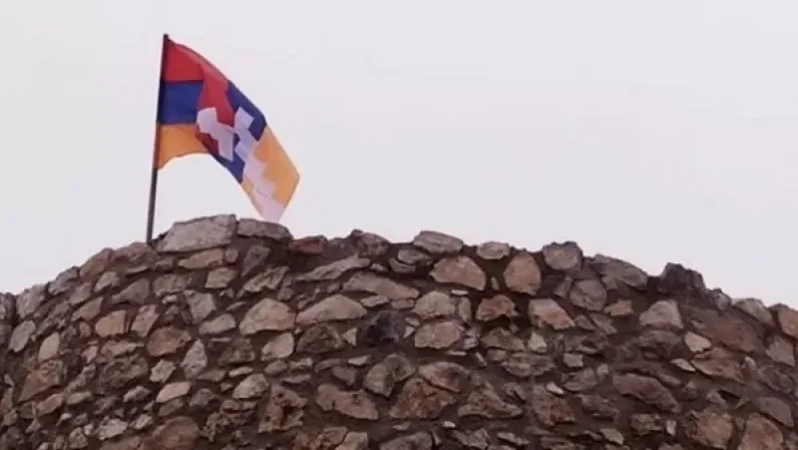 Ռուս խաղաղապահները մտել են ՊԲ զորամասերից մեկը և ասել հանել Արցախի Հանրապետության դրոշը. Ալվինա Աղաբաբյան