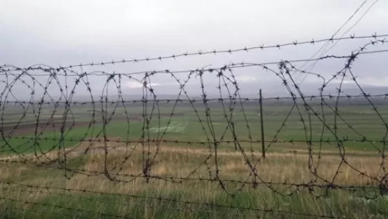 Արմավիրի մարզում սահմանային անցակետի փշալարերի տակով անցած 2 զինված քաղաքացի է հայտնաբերվել. Shamshyan.com