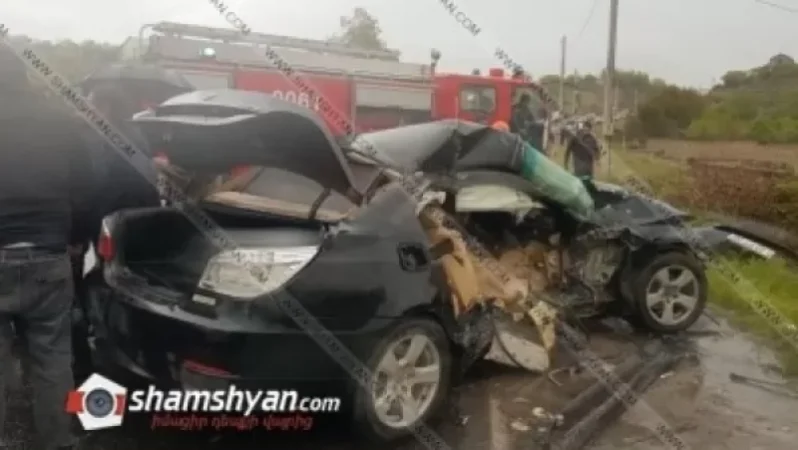 Ողբերգական ավտովթար. Նոր Հաճնի կամրջի մոտ բախվել են BMW-ն ու Mitsubishi Pajero-ն. կան զոհեր և վիրավորներ. Shamshyan. com