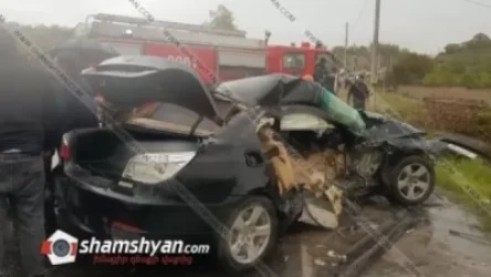 Ողբերգական ավտովթար. Նոր Հաճնի կամրջի մոտ բախվել են BMW-ն ու Mitsubishi Pajero-ն. կան զոհեր և վիրավորներ. Shamshyan. com