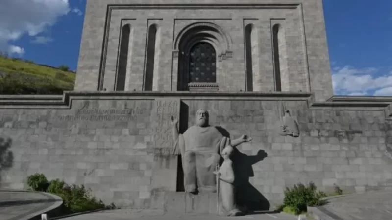 Ո՞վ կարող է դառնալ Մատենադարանի տնօրեն․ «Հրապարակ»