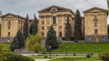 Ուղիղ. ԱԺ-ում են հայ դիվանագետները