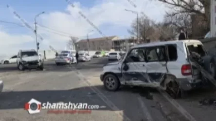 Խոշոր ավտովթար Երևանում․ բախվել են Mitsubishi pajero io-ն և Mitsubishi pajero-ն․ կան վիրավորներ