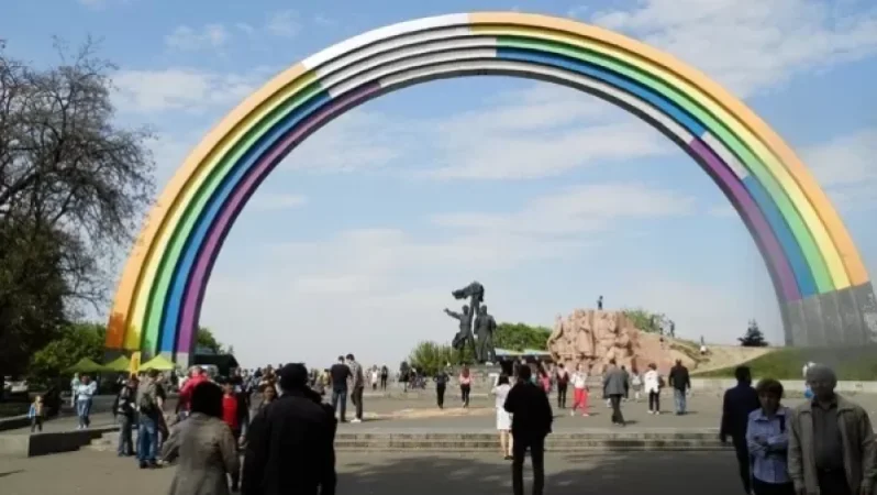 Կիևում կապամոնտաժեն Ռուսաստանի և Ուկրաինայի ժողովուրդների բարեկամության հուշարձանը