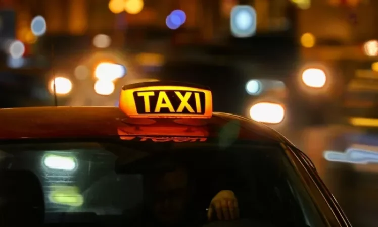Երևանում պատվիրատուն փախցրել է տաքսին, վնասել մեկ այլ մեքենա