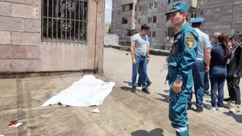 Երևանում շենքի տանիքում հայտնաբերվել է երիտասարդ կնոջ դի․ նրա 1-ամյա երեխան էլ հիվանդանոցում մահացել