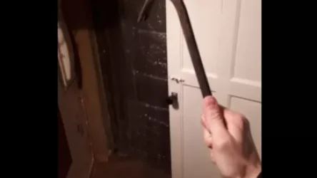 Քաղաքացին Իջևանում երկաթյա ձողով կոտրել է համայնքապետի ԺՊ-ի աշխատասենյակի դուռը