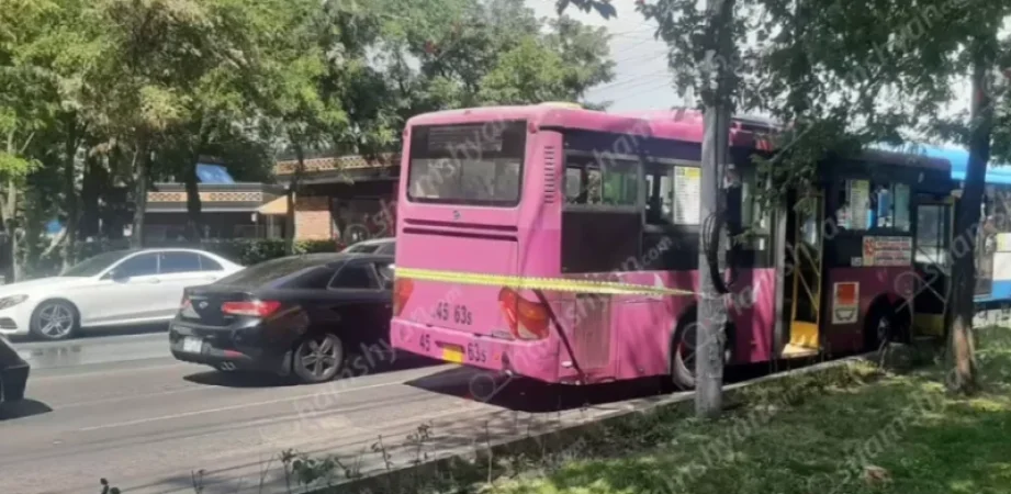 ԼՈՒՍԱՆԿԱՐՆԵՐ․ Երևանում բախվել են ավտոբուսն ու «Toyota»-ն. կա վիրավոր