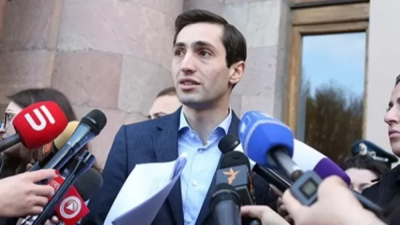 Դեմ եմ, որ քաղաքապետը առերես հարցադրումներից երկրորդ անգամ թաքնվի խոսնակի թիկունքում. Խաժակյան