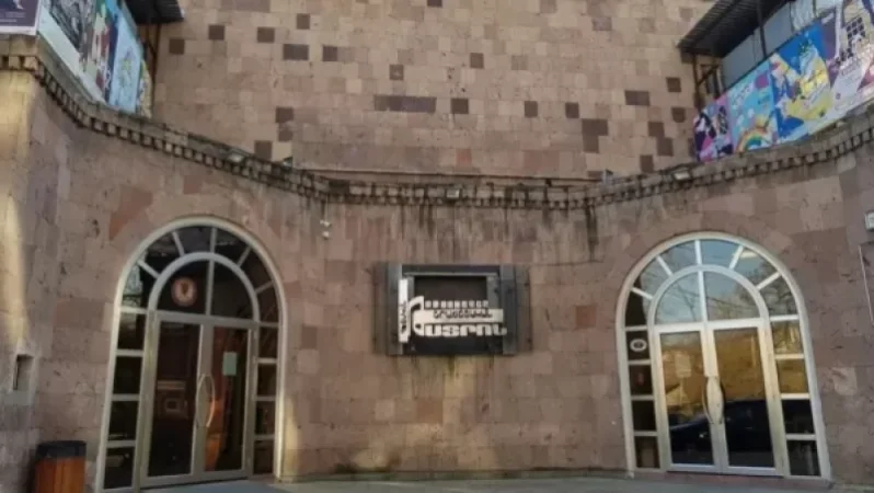 Ինչու է չեղարկվել Կամերայինի դերասանների այսօրվա ցույցը. ԿԳՄՍՆ-ի շենքի դիմաց այդպես էլ չհավաքվեցին. «Հայկական ժամանակ»