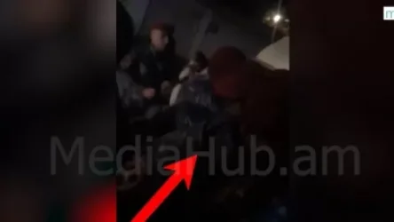 Ինչպես է ոստիկանը հարվածում քաղաքացուն. 7-րդ Մասիվում իրավիճակը լարված է. MediaHub. am