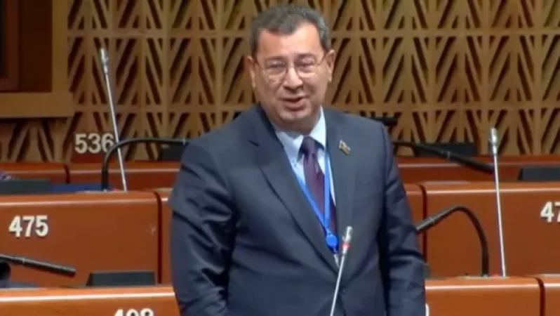 Բայց սա շատ տարօրինակ է. ադրբեջանցին ԵԽԽՎ-ում նեղստրել է և  դիմել հայ պատվիրակներին