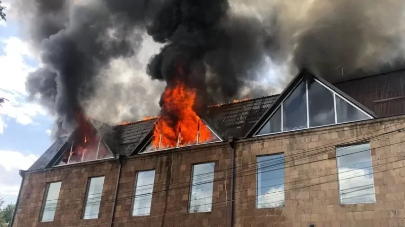 Photos: Fire on the Roof of a Shop in Yeghegnadzor