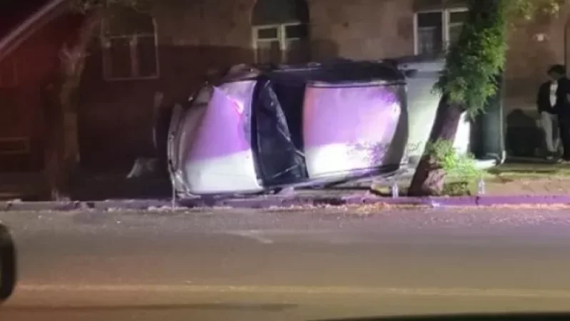 24-ամյա վարորդը Toyota Tundra-ով կոտրել է վճարային տերմինալն ու կողաշրջված վիճակում հայտնվել մայթին