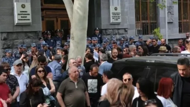 Մեկ ամսից ավելի է դիմել էինք Փաշինյանի հետ հանդիպելու համար, այսօր նա մեզ ընդունեց․ զոհվածի ծնող