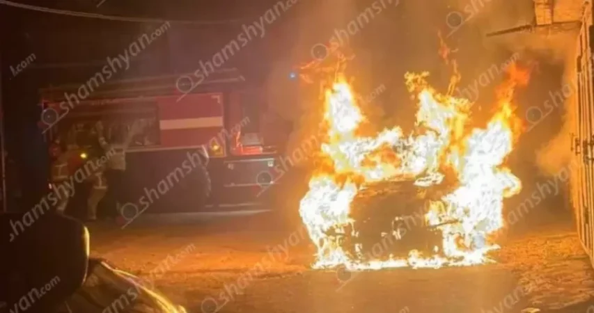 ԼՈՒՍԱՆԿԱՐՆԵՐ․ Խոշոր ավտովթար-հրդեհ՝ Գյումրիում. ավտոմեքենաները վերածվել են մոխրակույտի
