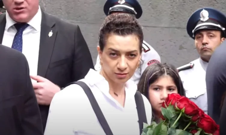 Չախոյանը՝ Ծիծեռնակբերդում վարչապետի կնորջ ու դստեր մոտ «Նիկոլ դավաճան» և այլ վանկարկումների մասին