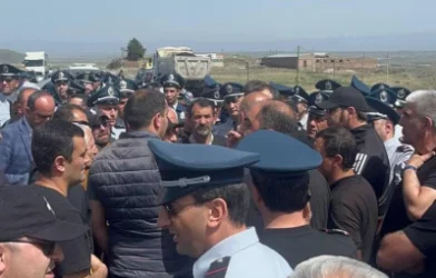 ՏԵՍԱՆՅՈՒԹ. Քաղաքացիները փակել են Երևան-Գյումրի ճանապարհը