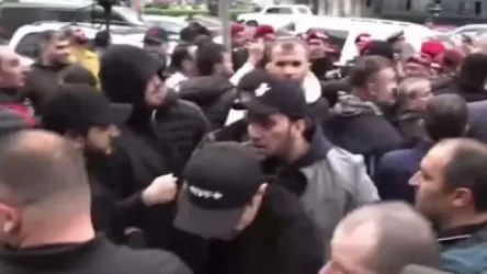 ՏԵՍԱՆՅՈՒԹ. Անհնազանդության ակցիաներ Երևանում. վեճ է սկսվել վարորդների և ակցիայի մասնակիցների միջև