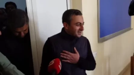 Ինձ մի միացեք, միացեք ձեր ընկերներին. Սաղաթելյանը ԵՊՀ լսարաններից մեկը մտավ