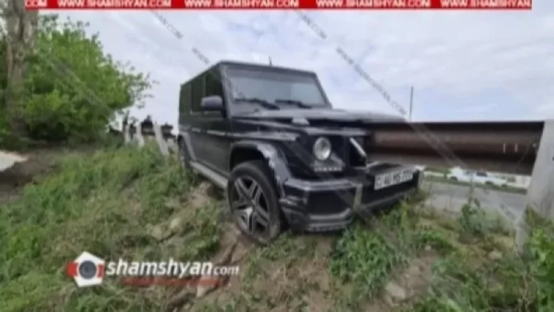 Խոշոր ավտովթար․ «յաշիկը» մխրճվել է երկաթե արգելապատնեշի մեջ
