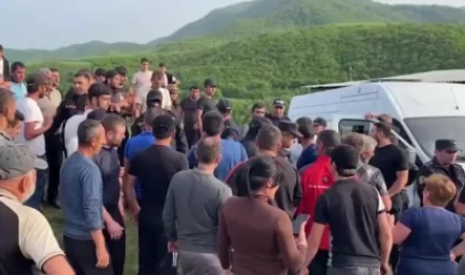 ՏԵՍԱՆՅՈՒԹ. Կիրանցում բնակիչները շրջափակել են Ռազմական ոստիկանության պահակակետը