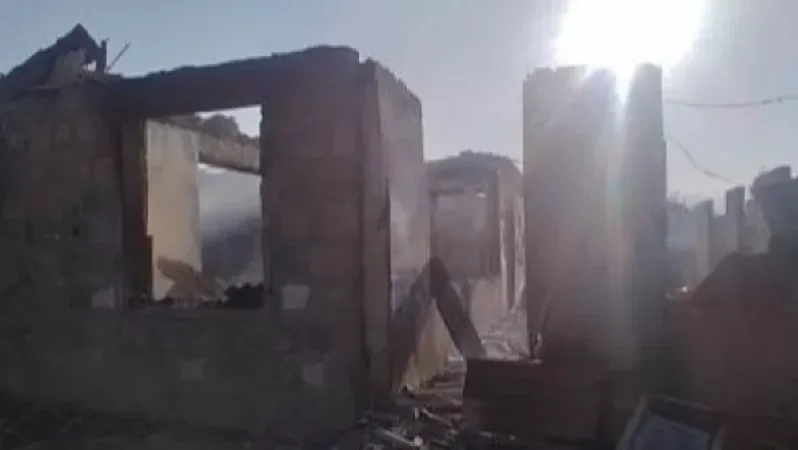 Սոթքում մի քանի տուն է այրվել․ թշնամին հիմա էլ կրակում է գյուղի ուղղությամբ