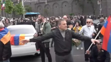 ՏԵՍԱՆՅՈՒԹ. Ինչպես է նախկին ոստիկանապետը ցույց տալիս, թե ինչպես է պետք փակել ճանապարհը