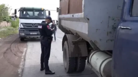 ՏԵՍԱՆՅՈՒԹ. Պարեկները կանգնեցնում են Երևան մտնող բեռնատարներին