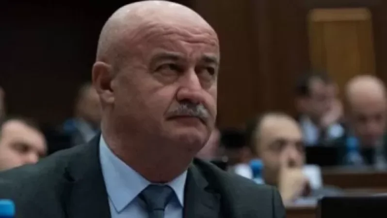 «էս թուրքերը երկիրը հանձնեցին». Հովիկ Աղազարյանի մասնակցությամբ քաշքշուկ` սրճարանում