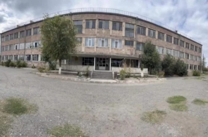 Դպրոցի տնօրենի հրամանով Արև Վրացյանն ազատվել է աշխատանքից