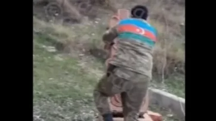 ՏԵՍԱՆՅՈՒԹ․ Ադրբեջանցիների իրականացրած հերթական վանդալիզմը․ կոտրել են խաչքարերը