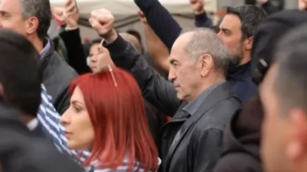 Ռոբերտ Քոչարյանը Ֆրանսիայի հրապարակում է