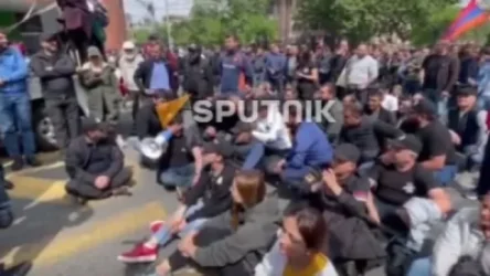 ՏԵՍԱՆՅՈՒԹ․ Ընդդիմադիրները նստեցին Տերյան փողոցի բանուկ մասում