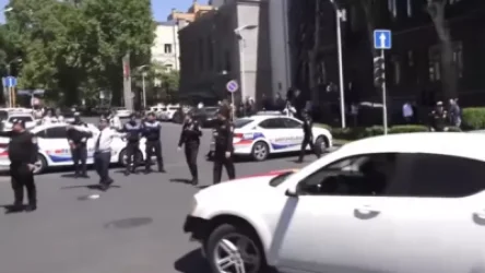 ՏԵՍԱՆՅՈՒԹ. Ոստիկանները թույլ չտվեցին ավտոերթի մասնակիցներին մուտք գործել Հանրապետության հրապարակ