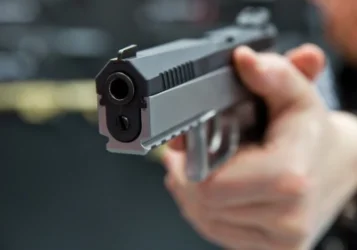 Ռեստորանում ընթրելիս տղամարդը պայուսակից հանել է ատրճանակը, պատահական կրակել․ վիրավորը մահացել է