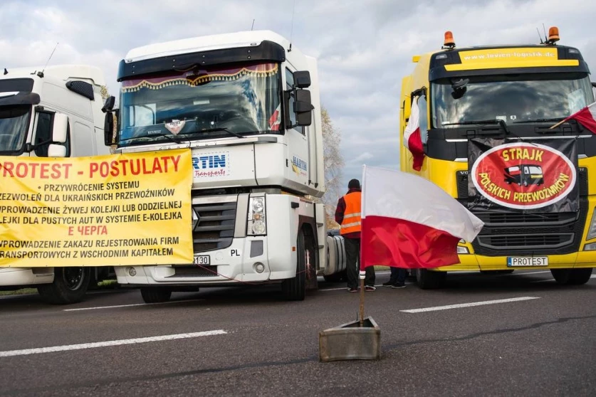 Լեհ բեռնափոխադրողների բողոքի ակցիան շարունակվում է. լեհ-ուկրաինական սահմանին 50 կմ-անոց խցանում է