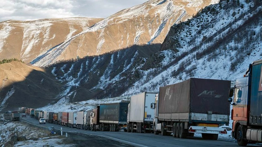 850 հայկական բեռնատար սպասում է Վերին Լարսի անցակետի բացմանը. Վահան Հակոբյան