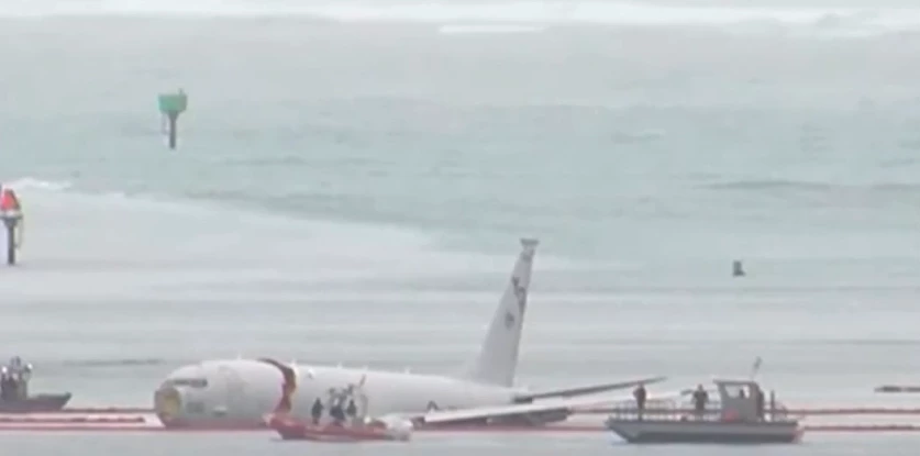 ՏԵՍԱՆՅՈՒԹ. ԱՄՆ լրտեսական ինքնաթիռը սահել է թռիչքուղուց և ընկել Խաղաղ օվկիանոսը