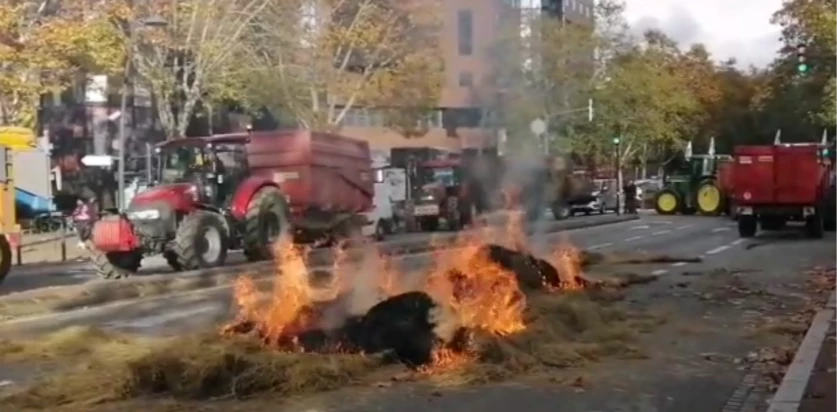 ՏԵՍԱՆՅՈՒԹ. Եվրոպական երկրներում ֆերմերները փողոցներում թողնում են վառվող «գոմաղբի կույտեր»