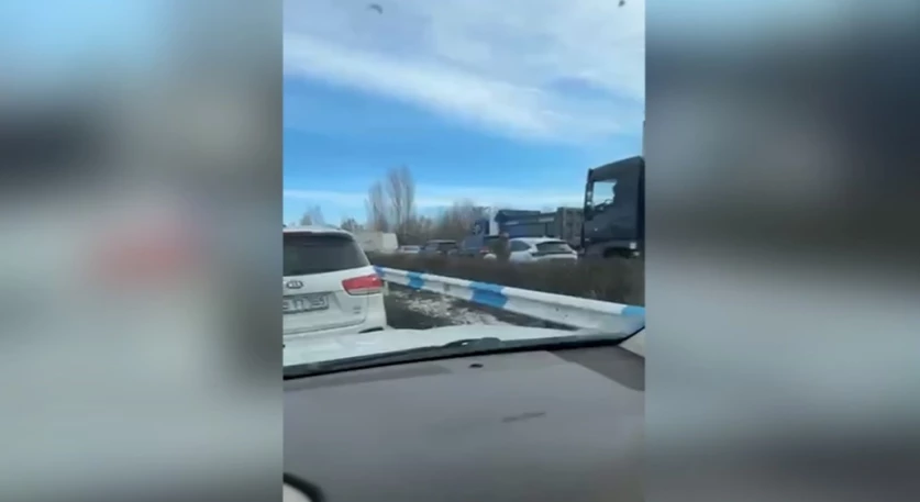 ՏԵՍԱՆՅՈՒԹ․ Երևան-Սևան մայրուղում երթևեկությունը կաթվածահար է․ ձկնորսները երկկողմանի փակել են ճանապարհը