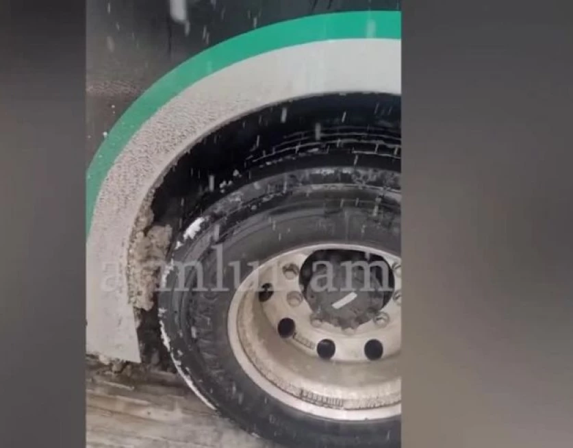 ՏԵՍԱՆՅՈՒԹ. Երևանում գործող տրոլեյբուսներն ամառային անվադողերով են. քաղաքապետարանից պարզաբանում են