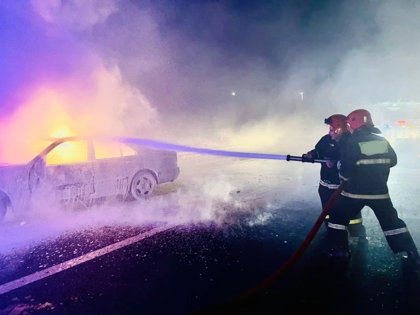 ԼՈՒՍԱՆԿԱՐՆԵՐ.  Աբովյանի կամրջի տակ ավտոմեքենա է այրվել