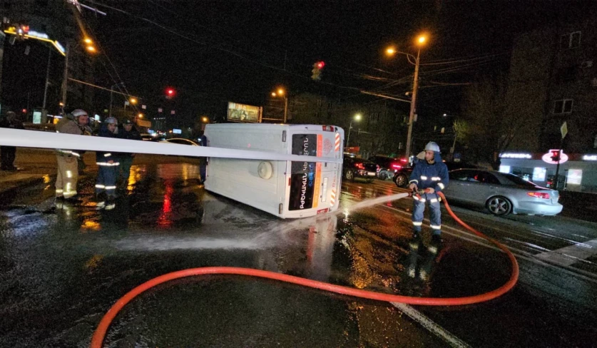 Երևանում վթարի հետևանքով շտապօգնության ավտոմեքենա է կողաշրջվել. կա տուժած