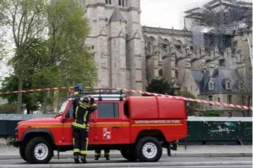 Փարիզի կենտրոնում բազմահարկ շենք է հրդեհվել, տուժածներ կան