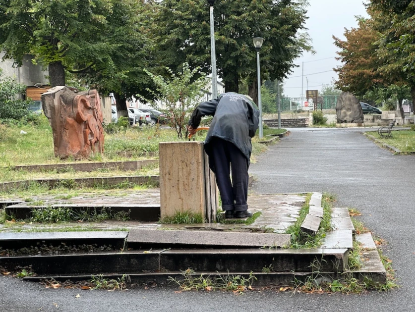 Ադրբեջանցիները վանդալիզմի են ենթարկել Ստեփանակերտի «Անդրանիկ» փողոցի քանդակները