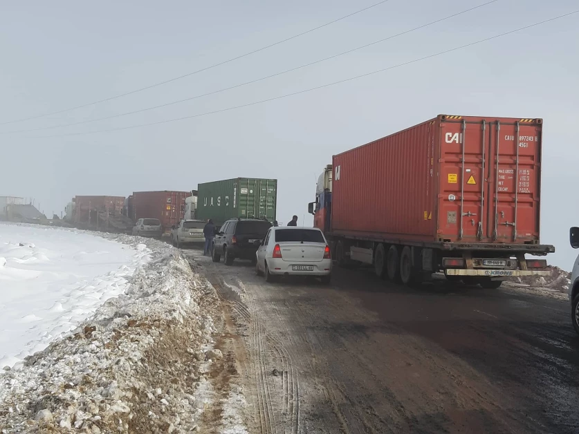 Մոտ 300 բեռնատար արգելափակված է Ռուսաստան-Ղազախստան սահմանին
