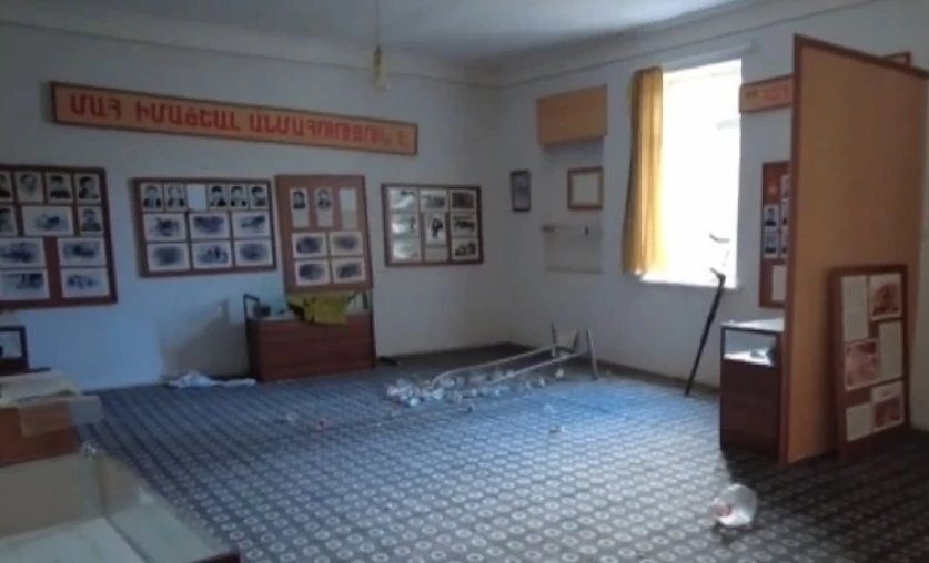 ԼՈՒՍԱՆԿԱՐՆԵՐ․ Ադրբեջանցիներն ավերել են օկուպացված Մարտակերտ քաղաքի թանգարանը